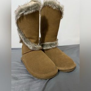 Women’s size 6 bearpaw boots